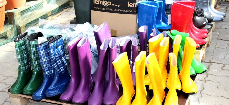 Pārdošanā gumijas apavi